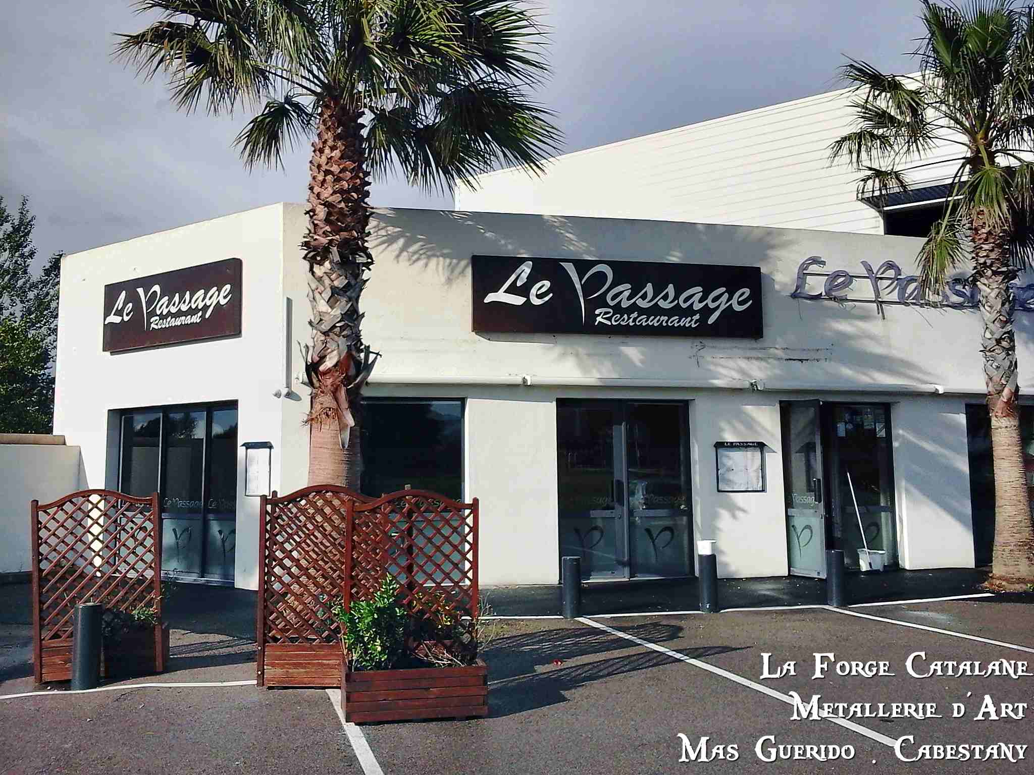 enseigne caissonnee avec decoupe laser forge catalane.jpg